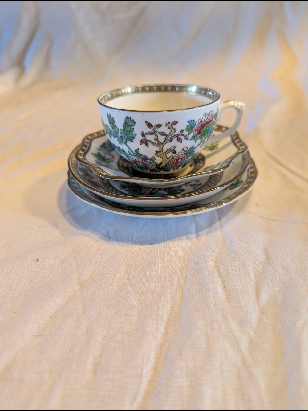 2/60$ White Floral Porcelain Teacup and Saucer Set with Gold Trim